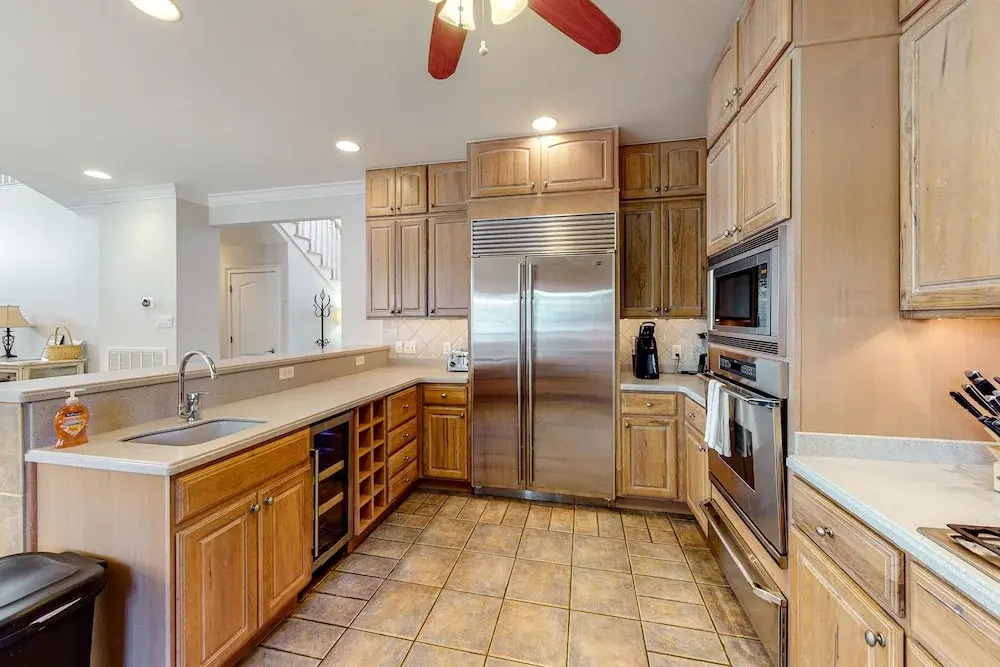 Beautiful Home With Modern Conveniences - Close to the Beach, Dogs Welcome