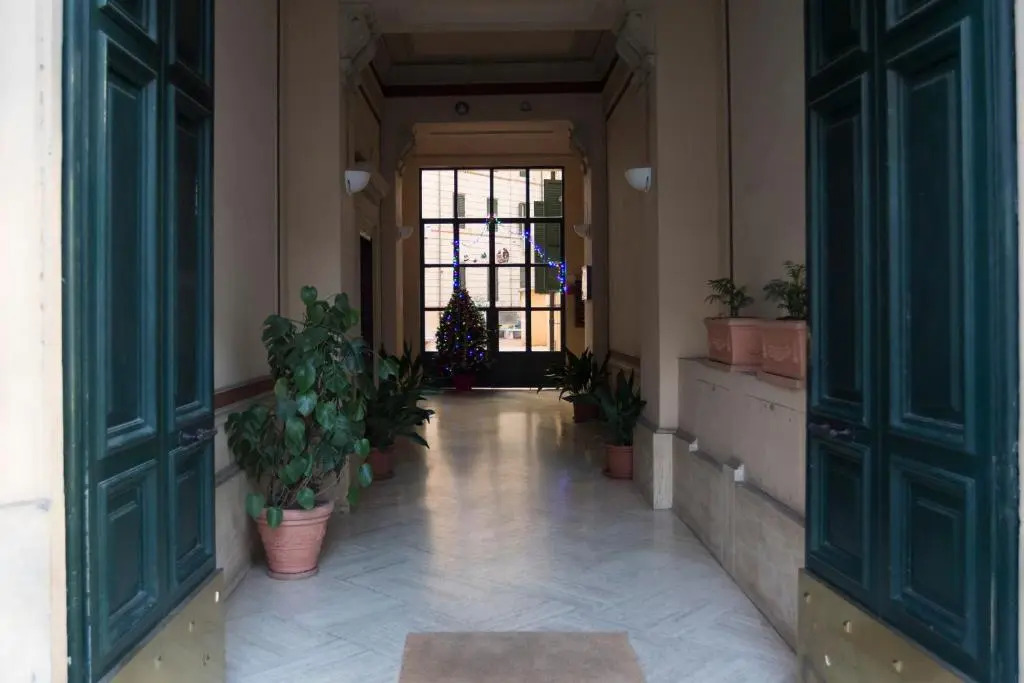 Capital Flat 9-A