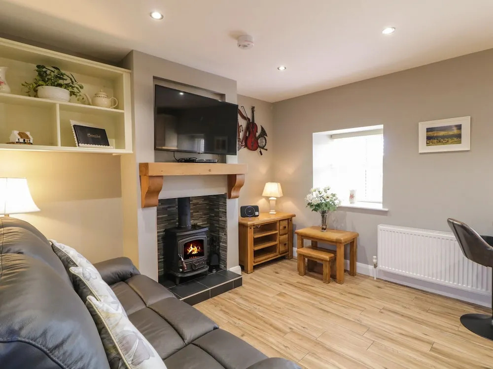 Lough Island Reavy Cottage