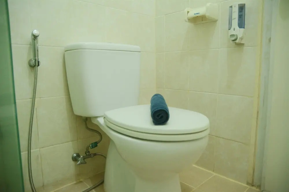 Near Shopping Center 1BR Cosmo Residence Apartmen