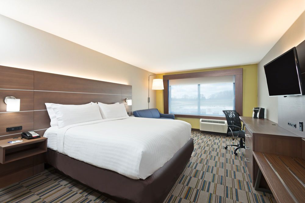 Holiday Inn Express & Suites Uniontown by IHG