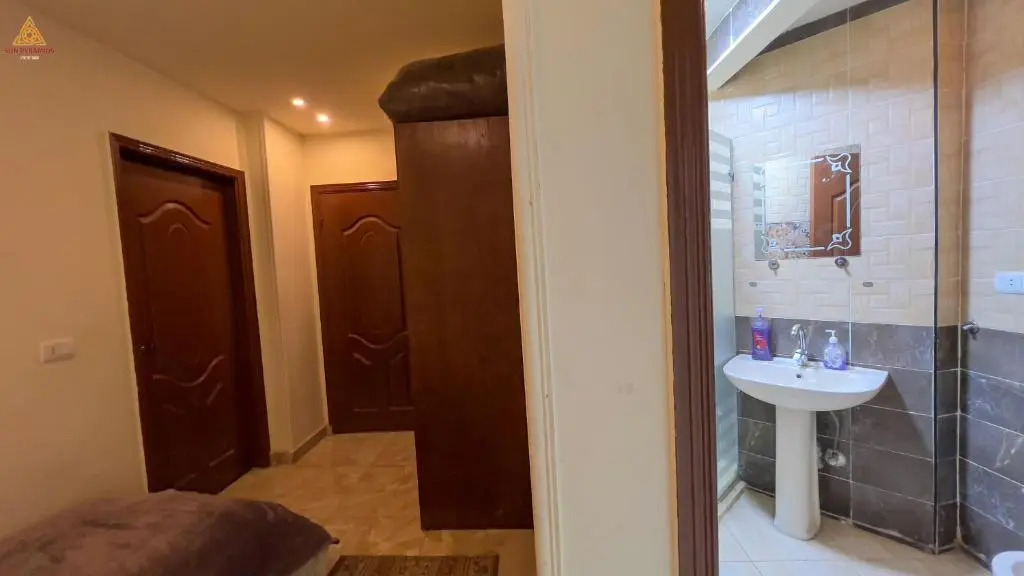 Full Pyramids View Apartment with Balcony For 8 P