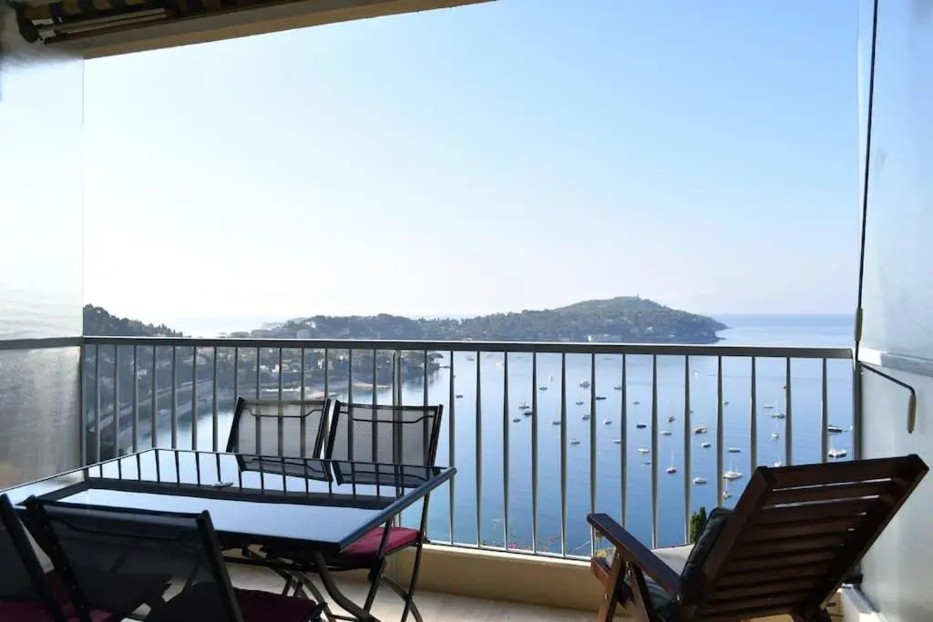 French Riviera - 3 pièces, vue mer et piscine