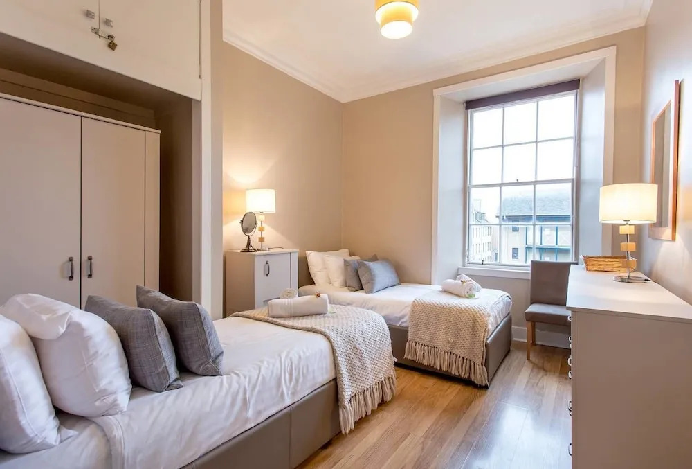 St Mary's Street 3 Bed Apartment In the Old Town