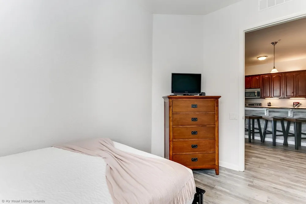 A Perfect Home for Your Family or Business! Just Steps From Convention Center 3br/3b #3vc024