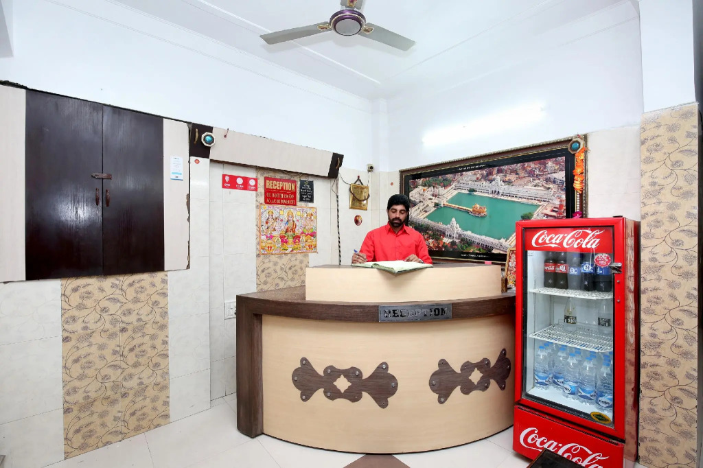 OYO 24333 Hotel Sartaj Inn