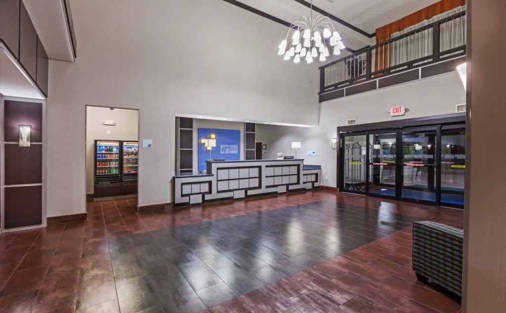 Holiday Inn Express & Suites Cleveland by IHG