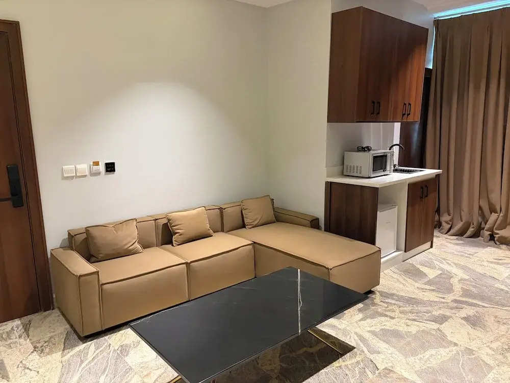 Raynez Resort