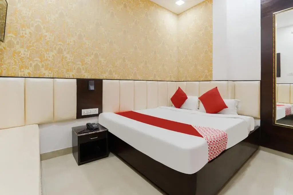 Adarsh Plaza by OYO Rooms