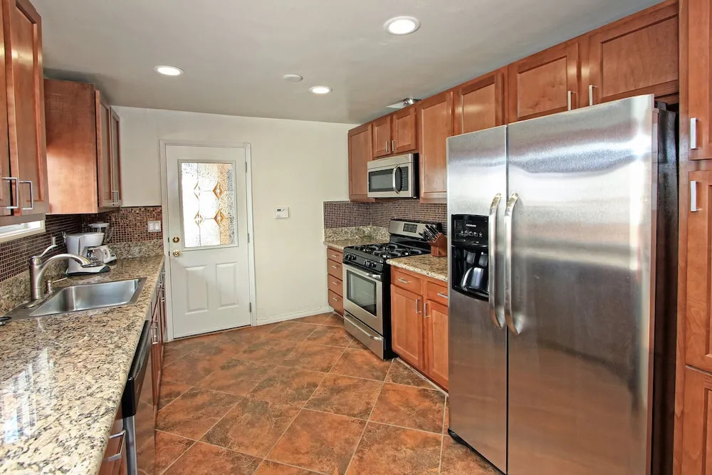 3909 Marcus Ave Shie1 4 Bedroom Duplex