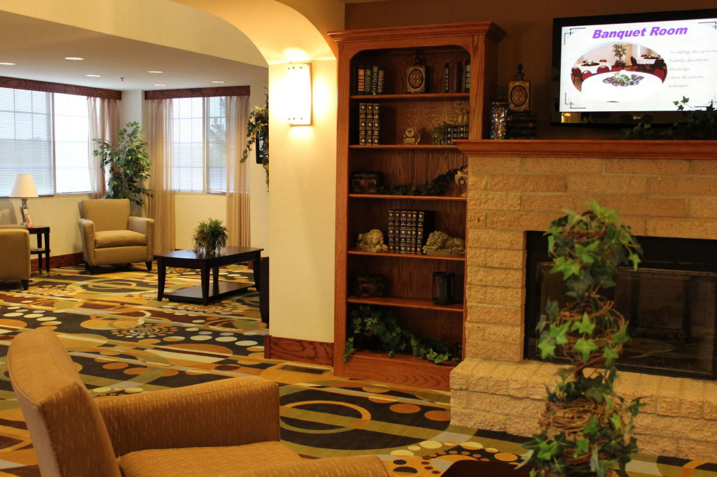 Lucilles Hotel, Restaurant, & Bar