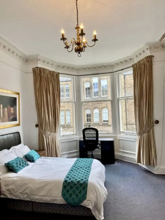 Large 5 Bedroom Flat in Marchmont, Edinburgh