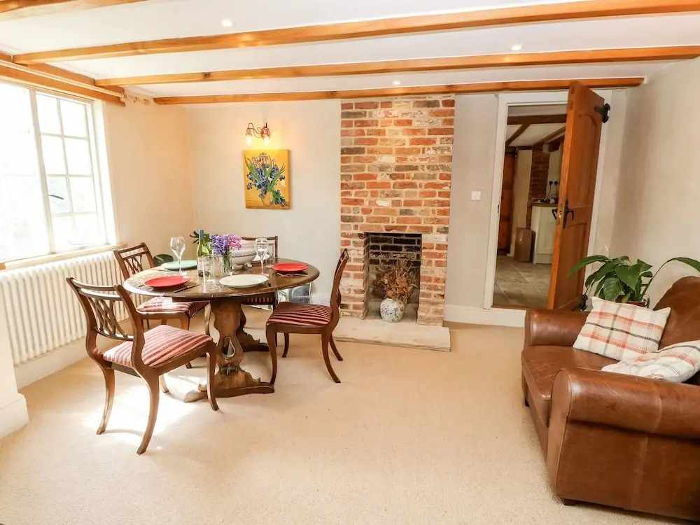 19 Clatterford Shute