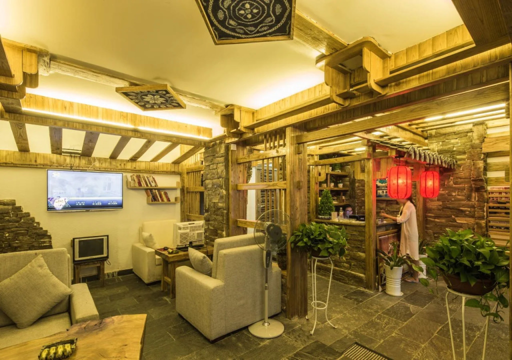 Destination Youth Hostel-Walk 5 minutes to east entrance of national park,Coffee,Book tickets,Laundry service,Experienced tour guide service