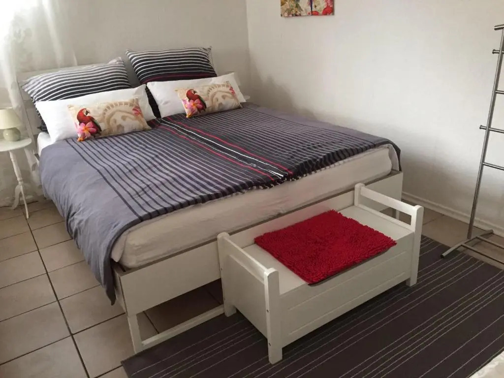 1 Zimmer Appartment im Basement links 108 A