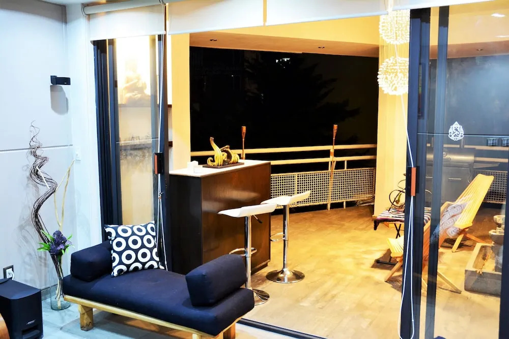Shunya Apartment