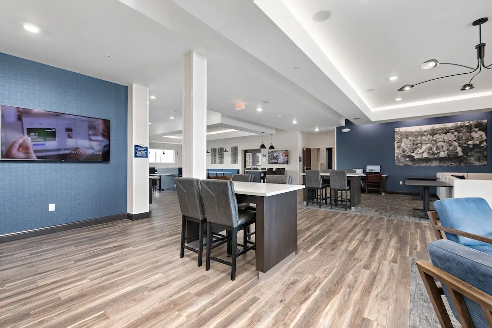 Holiday Inn Express Kansas City North - Parkville by IHG