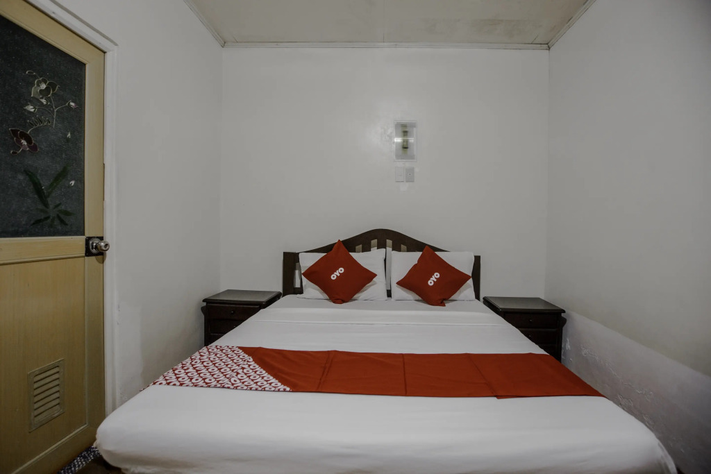 OYO 741 Sierra Travellers Inn