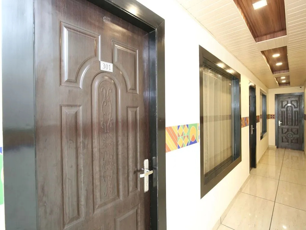 OYO 17081 Hotel Signia
