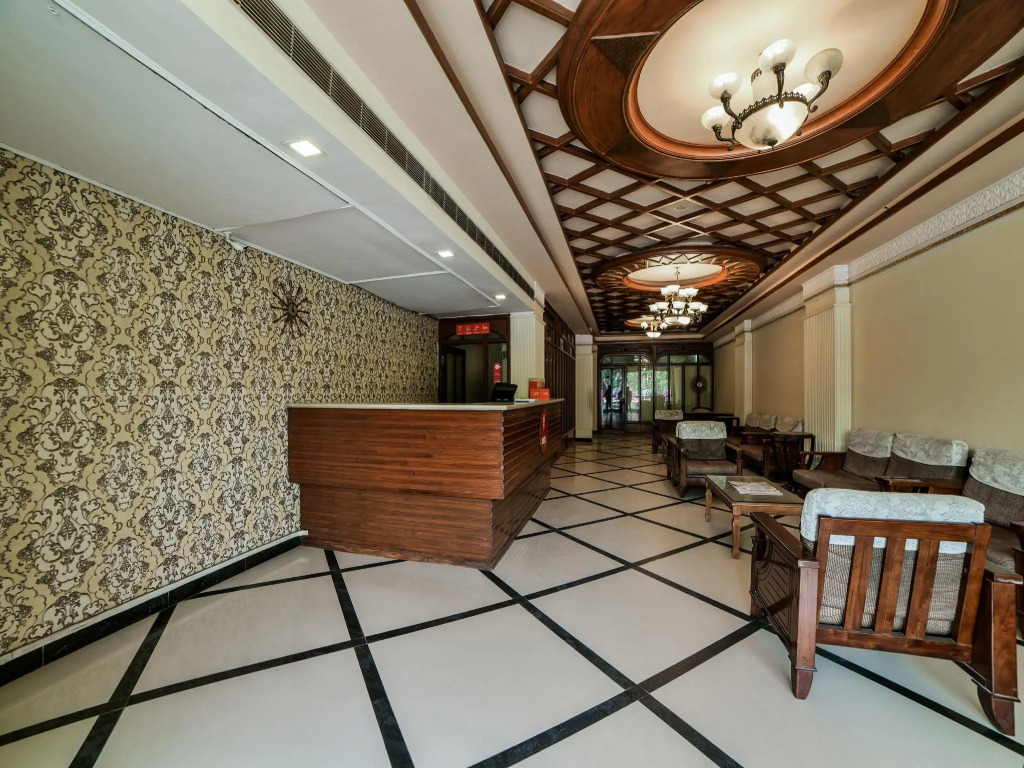 OYO 16061 Hotel Holly Hock