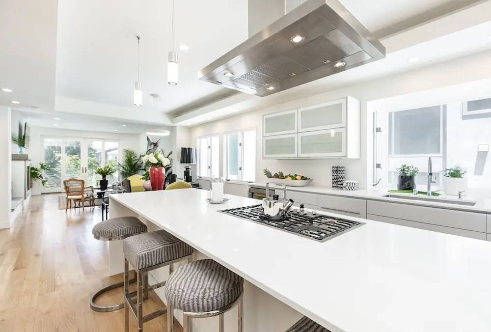 New Listing! Venice Canal-front W/ Pool, Near Beach 5 Bedroom Home