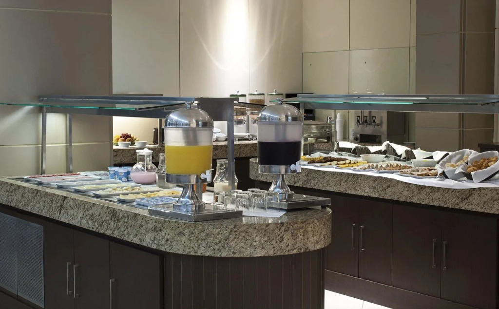 Master Porto Alegre Hotel - Av Carlos Gomes, Próximo ao Consulado Americano
