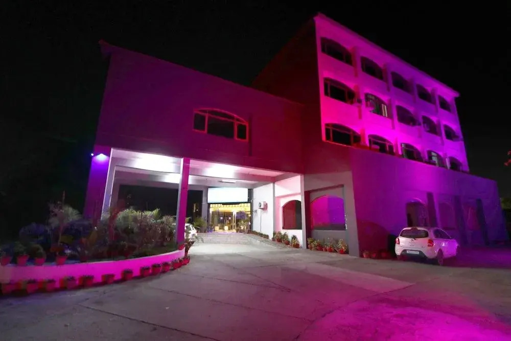 Oyo 30283 Rix'S Hotel And Resort