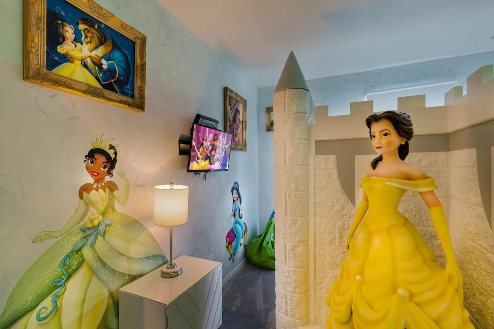 Sr020v: 8 Bed, Princesses, Lego, Pool, Shuffle Board