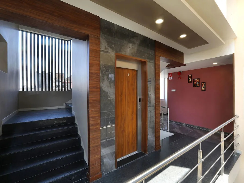 OYO 12844 Sri Sai Suites