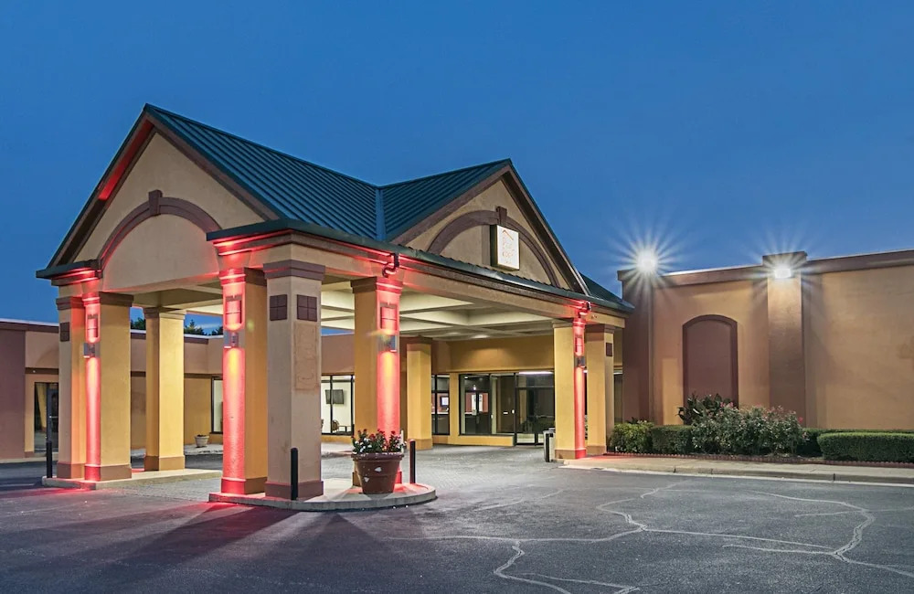 Holiday Inn Forsyth-I-75 (Exit 186)