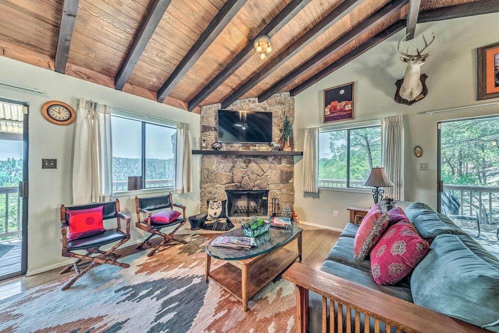 Scenic Hideaway w/ Deck & Grill ~ 6 Mi to Ruidoso!