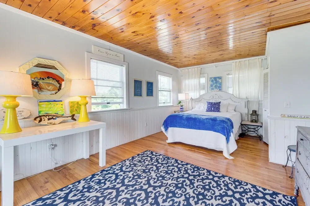 Walk to the Beach: Pet-friendly Gem in Biddeford!