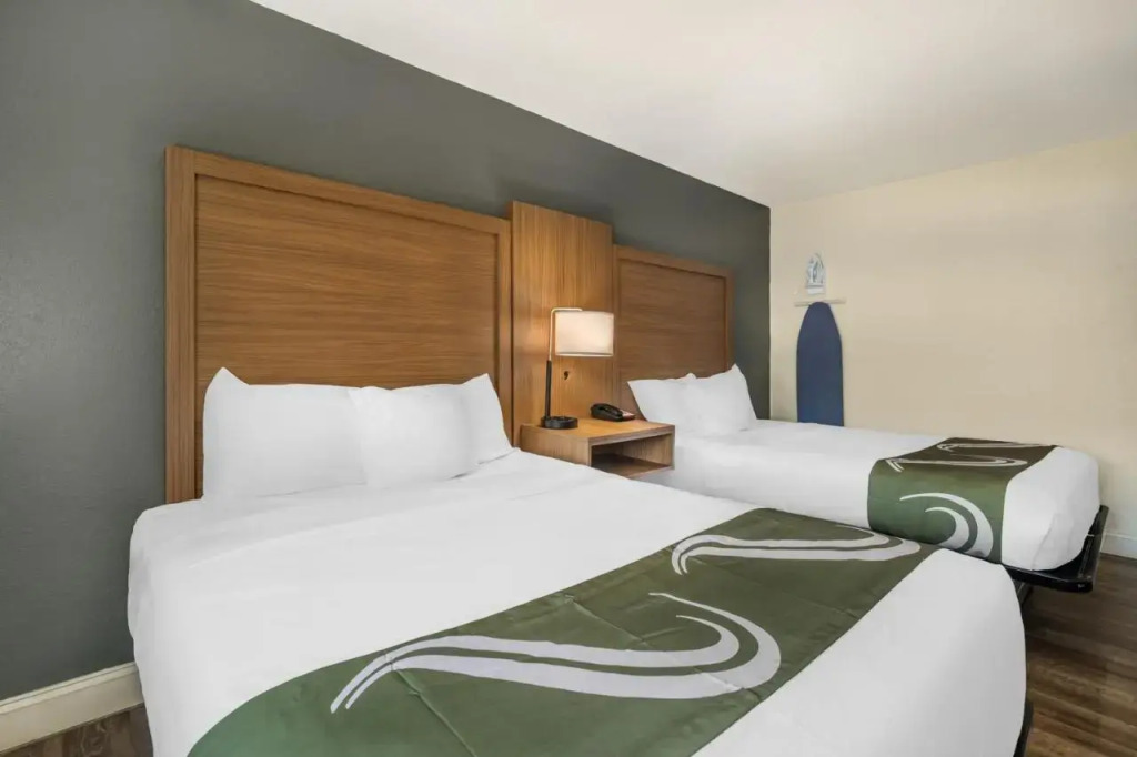 Super 8 Chesapeake Greenbrier
