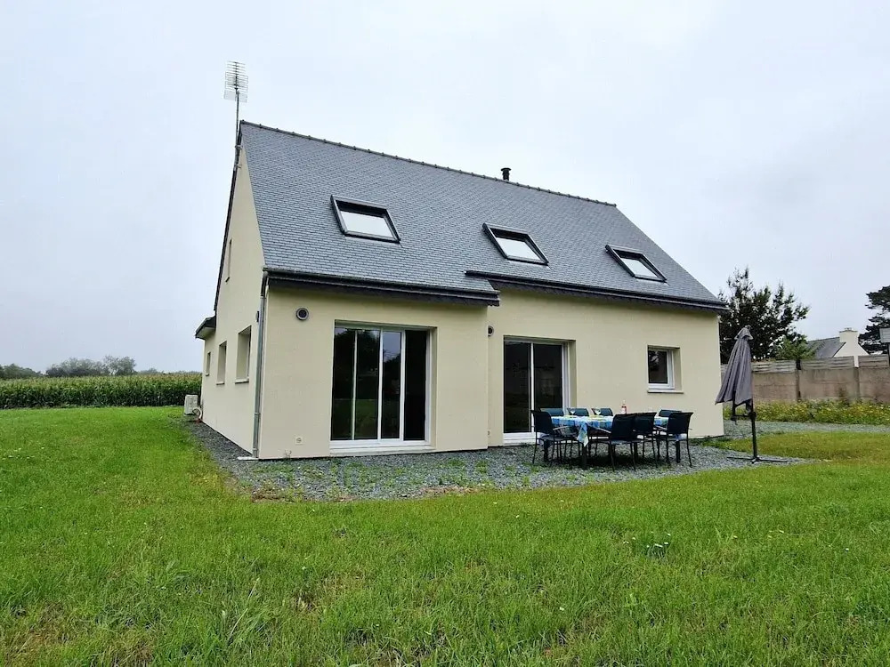 Spacious House Near Pink Granite Coast