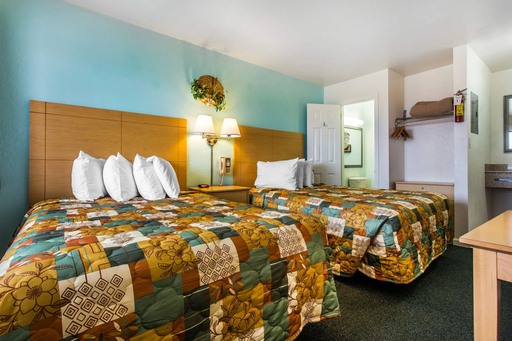 Sea Horse Inn and Cottages