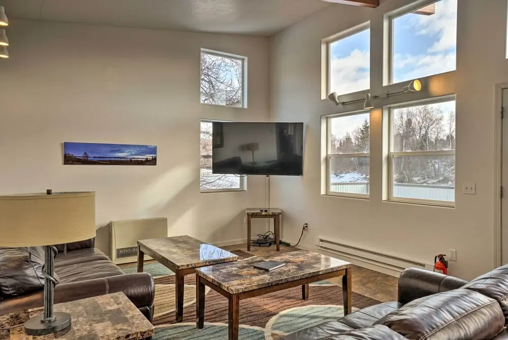 Pet-friendly Duplex w/ Northern Lights Aurora View