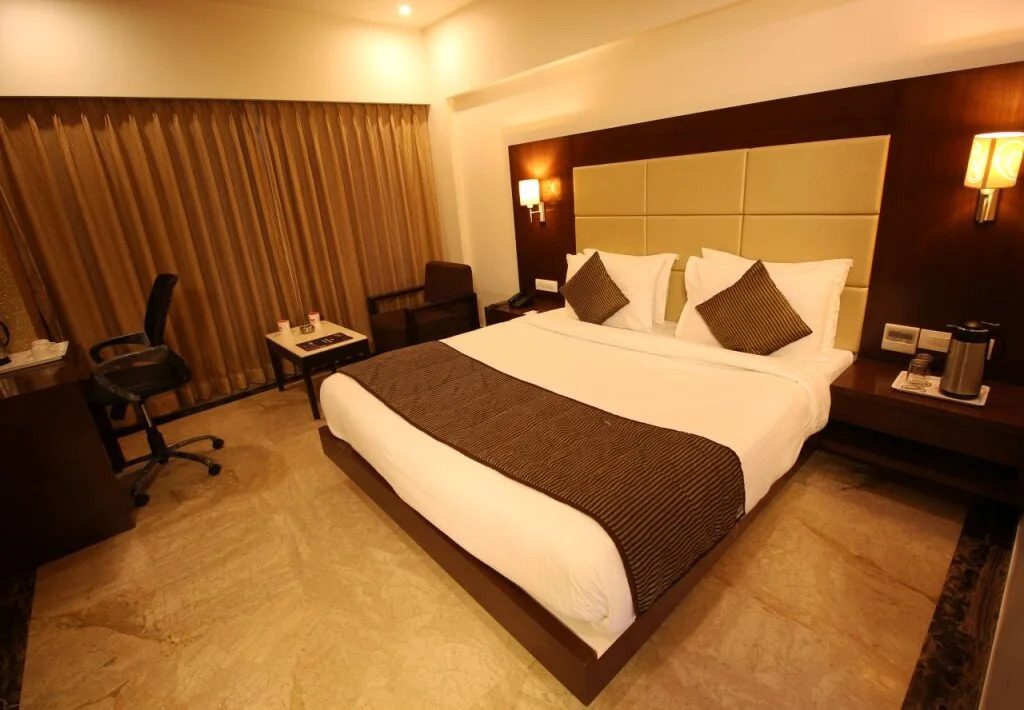OYO Premium Jubilee Garden Jawahar Road