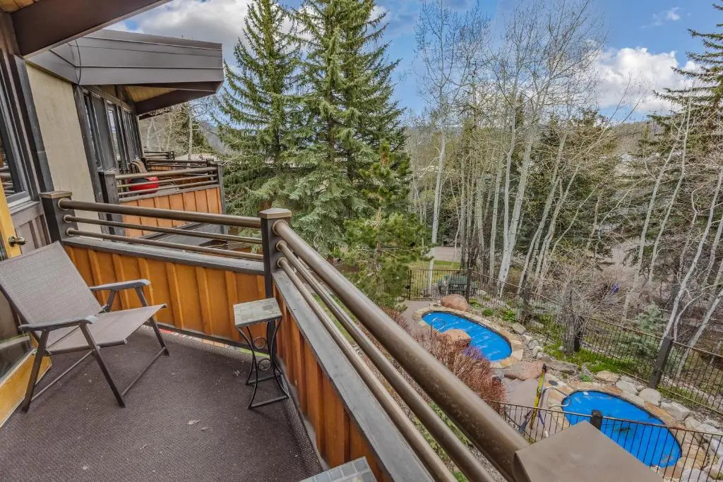 Laurelwood Condominiums Studio Premier Unit 309