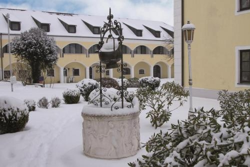 Schloss Kirchham Appartement - & Wellnessanlage