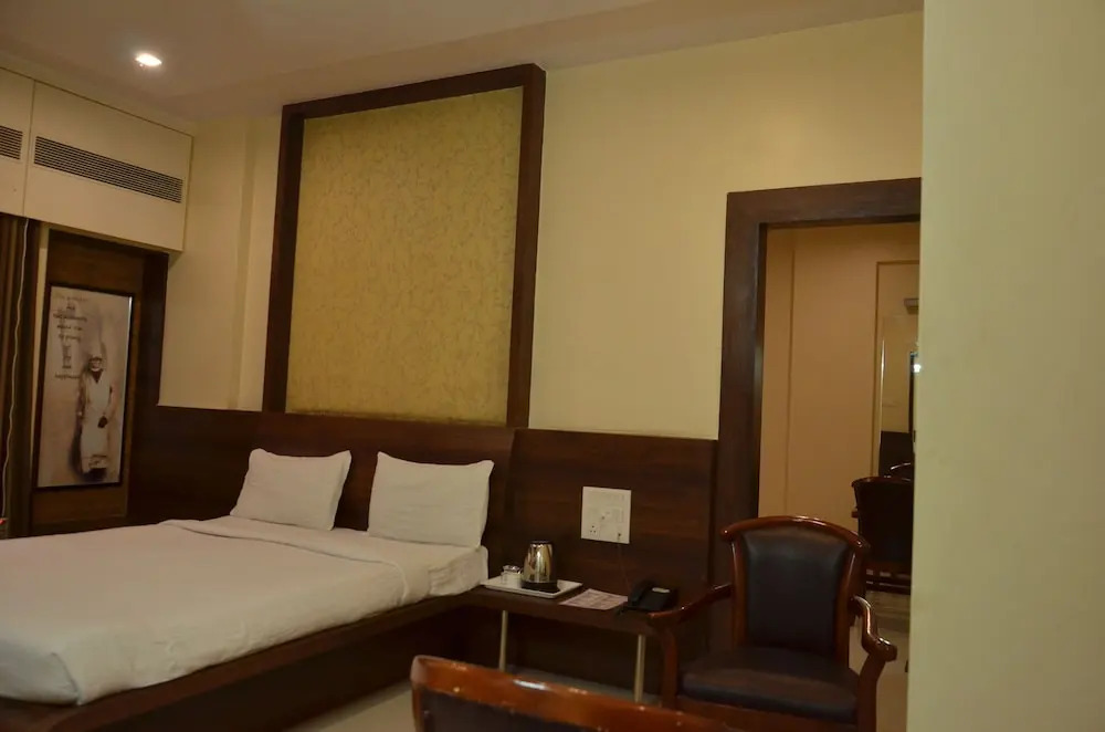 Hotel Sai Sparsh-150 meters from Saibaba temple