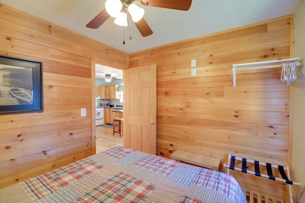 < 1/2 Mi to Damascus Town Park: Cozy Cabin w/ Deck