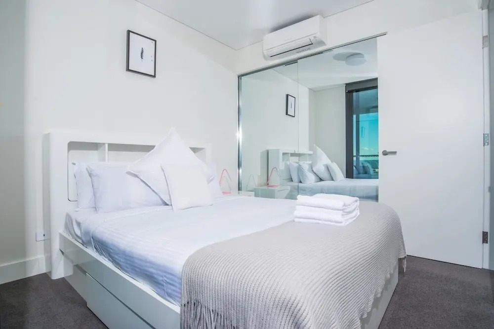2bed1bath High-end APT at Olympic Parkviews+p