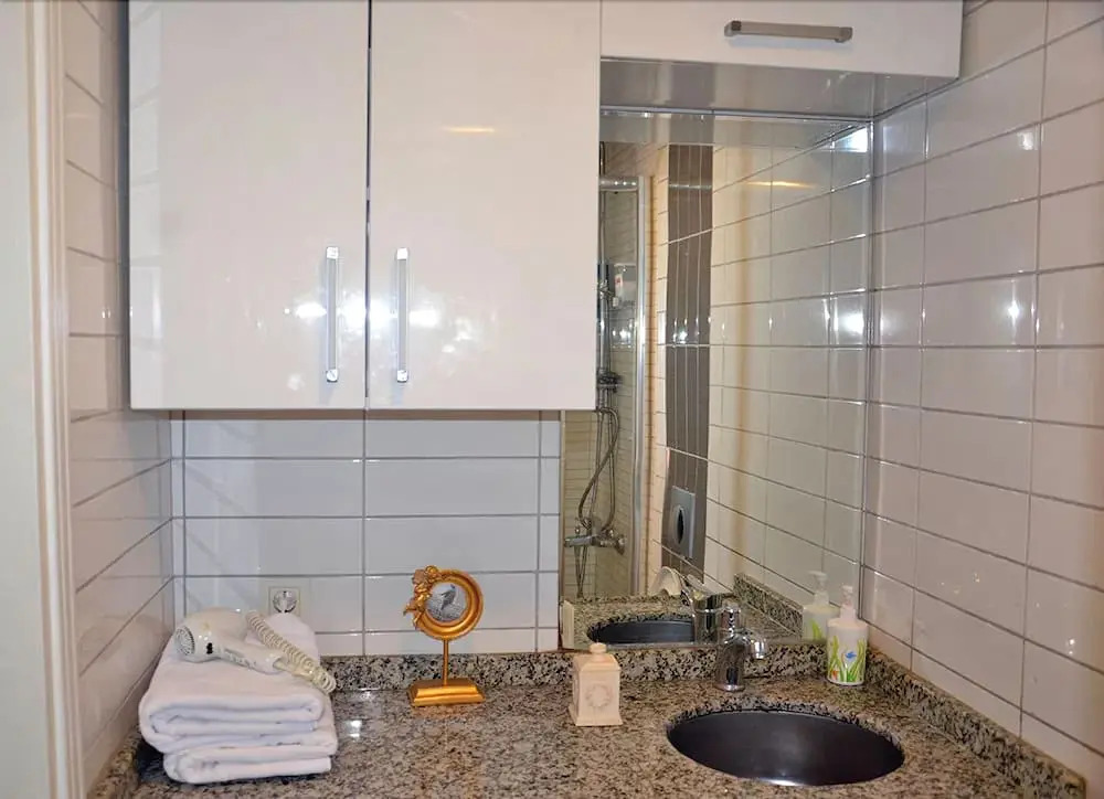 Evin Suites