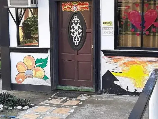 RedDoorz @ Golden Travellers Inn Antique