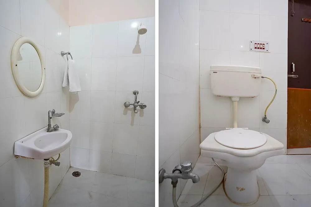 OYO 43646 Mukund Sarovar