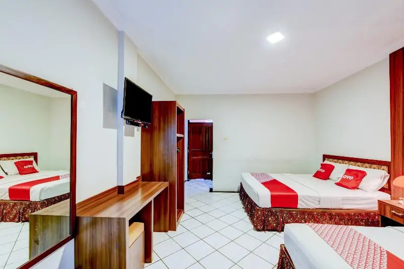OYO 90385 Hotel Cadaka
