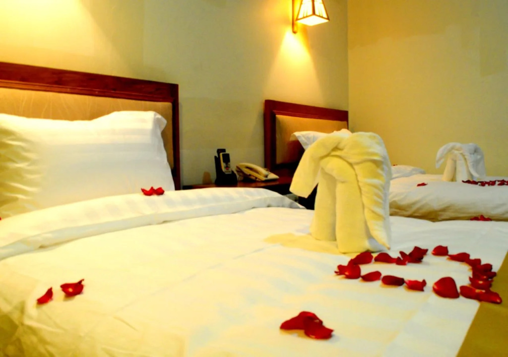 Sedona Hotel Inya Wing