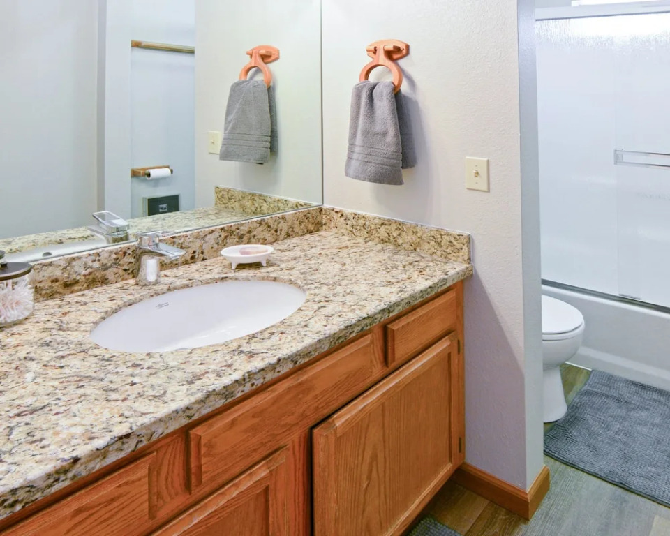 11443 Northwoods Blvd House Unit B - 2 Br home by RedAwning