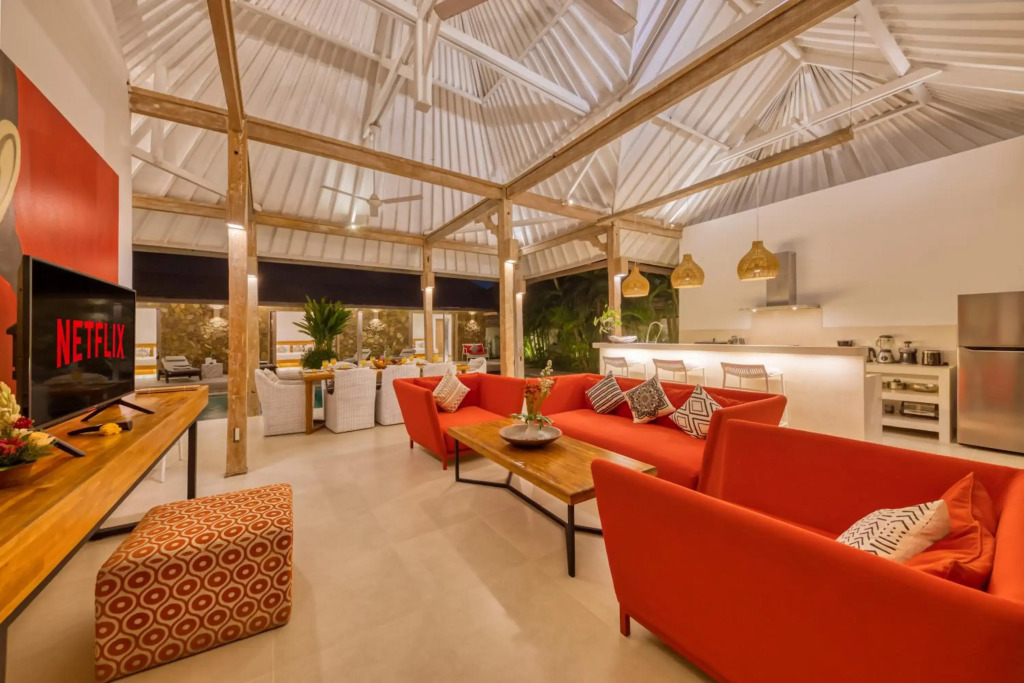 *PROMO* 4 bd Spacious villa in strategic location!