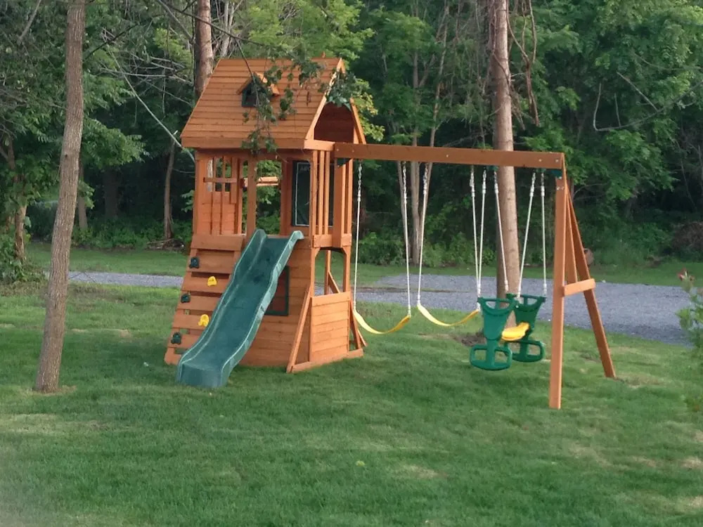 Cribs on the Hill